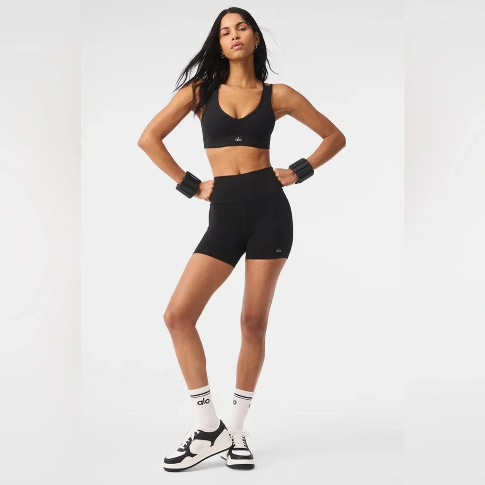 ALO YOGA | ✨NEW✨ Airlift Ribbed Jump Start V-Neck Bra in Black
